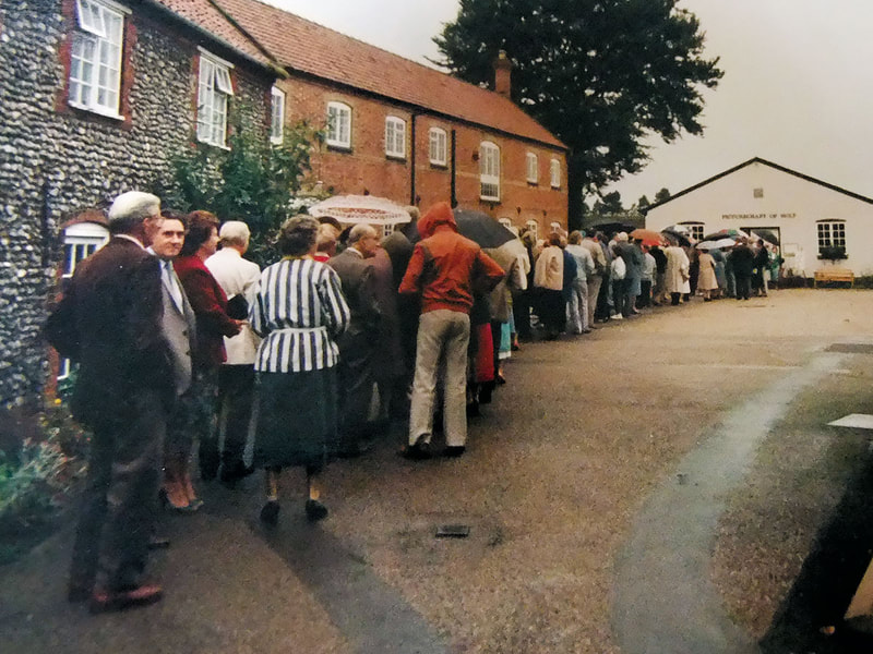 Picturecraft of Holt, history, exhibition queue outside The Gallery, Holt